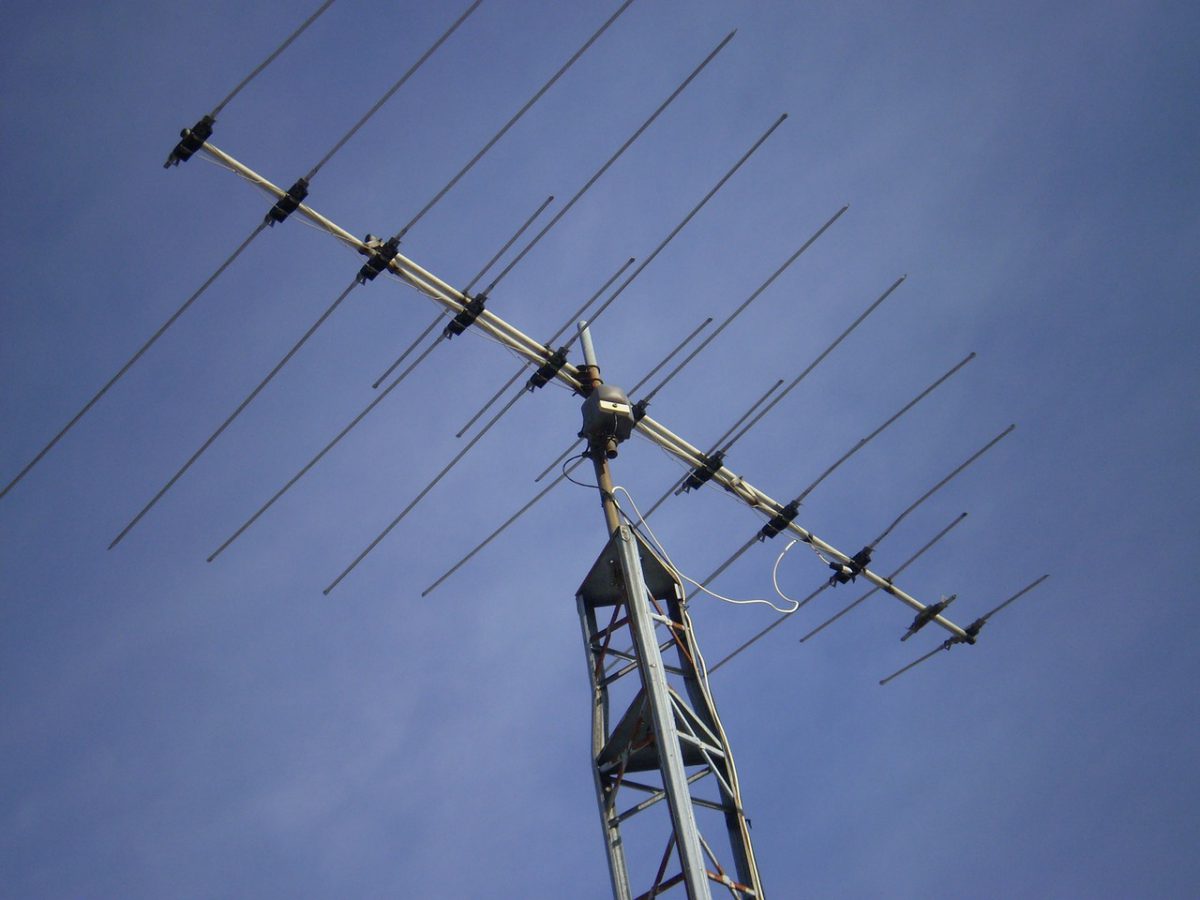 Gazing towards past and future of antennas Sintec Project